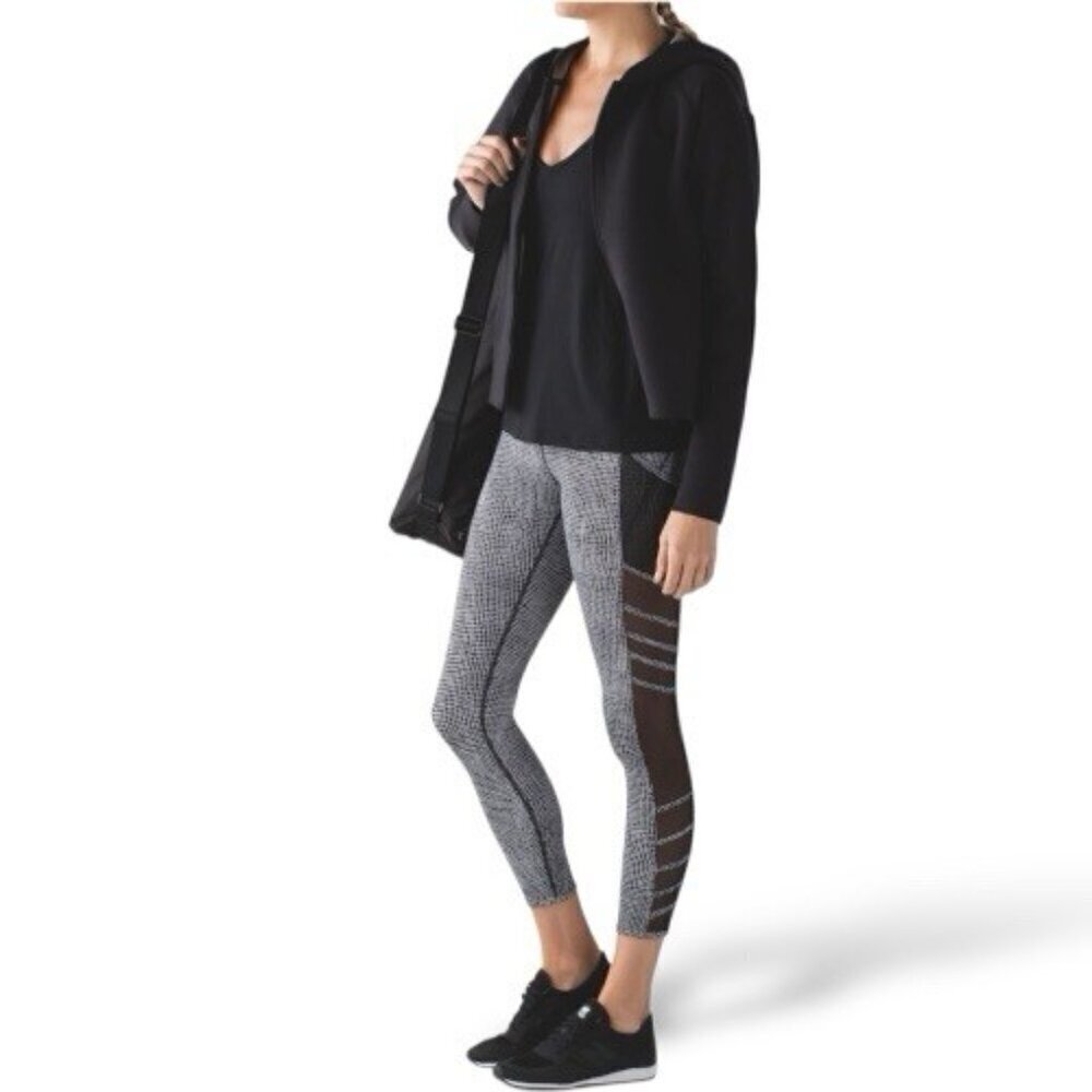 Lululemon Wild And Free Tight Fall Net White Black / Black Size 4